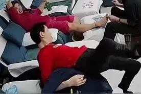 按摩师给顾客开背竟反遭“过肩摔”，当事人：十多年第一次遇到图片