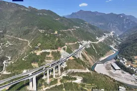渝陕首条直连高速公路巫镇高速正式建成通车图片