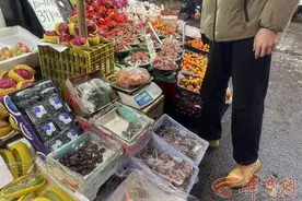 【步伐·新春走基层系列报道之一直在路上】种类丰富、价格稳定 农贸市场年味渐“浓”图片