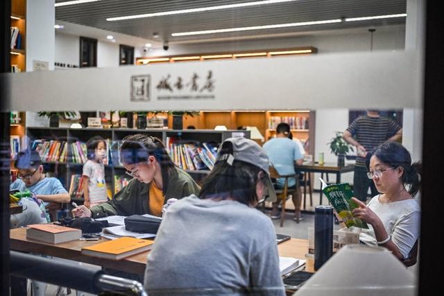 书香满城传新韵，好山好水好风景——写在第33届全国书博会重庆开幕之际