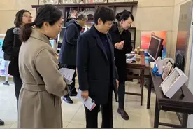 济南市举办第36个“世界艾滋病日”宣传活动图片