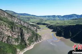 甘肃临潭：天池冶海风景美图片