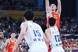 大胜青岛 浙江方兴渡男篮四分之一决赛占得先机图片