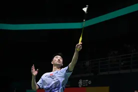 马来西亚羽毛球公开赛：翁泓阳不敌伍家朗图片