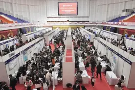 31场2.4万个岗位 哈尔滨医科大学举全力促就业图片