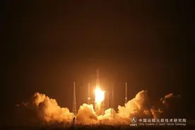 “家乡货”再抵“天宫”！天舟八号货运飞船成功发射图片