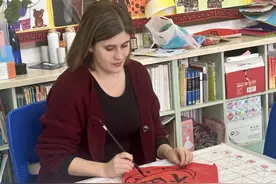 【全世界都在说中国话】“好City啊”纽约人在青岛 哈啤酒吃蛤蜊是最爱图片