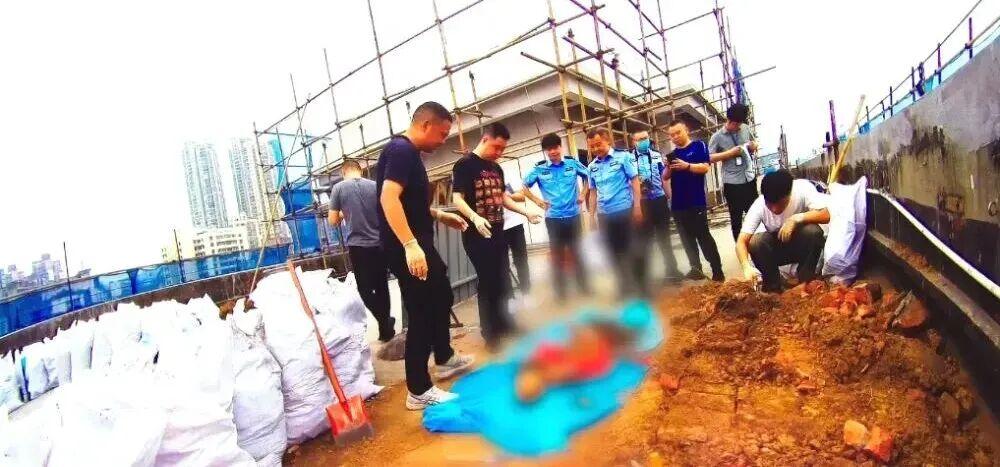 Image 6: 四川一女老板离奇失踪,28年后被发现埋尸花坛,嫌疑人因4万欠款同丈夫将其杀害,之后整容、改名、改年龄,还发短信催警察“还我清白”-图2