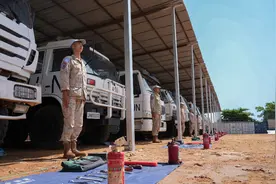 中国维和步兵营高标准通过联合国第二季度装备核查图片