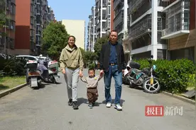 父母早逝，他含辛茹苦把弟弟拉扯大，长兄如父，大悟“暴走哥哥”捐肾救弟图片