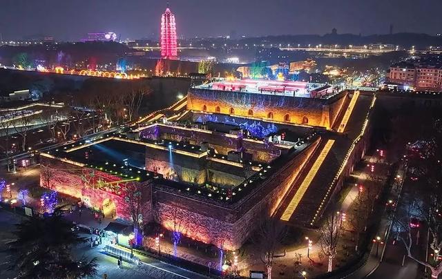 中华门夜游放大招！持《南京照相馆》票根享优惠，还有开学季双重福利来袭~