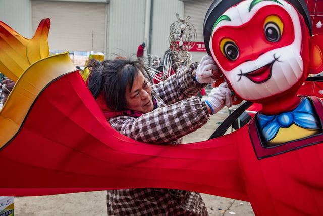延庆：长城脚下“双灯会” 共绘《大闹天宫》冬季盛景