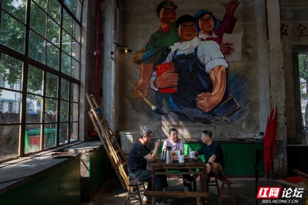 国庆打卡长沙工业风新地标：曙光茶厂的“锈”与“红”