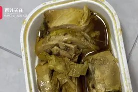 给差评被商家怼“吃不起”？顾客上门理论，发现店内密密麻麻爬满了……图片