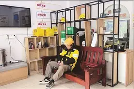 外卖小哥“逆行人生”中收获城市温暖图片