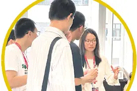 谁能让“韦神”坐台下听讲，桂林姑娘王虹算一个图片