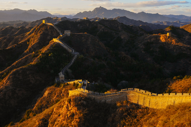秋染金山岭，长城揽胜境