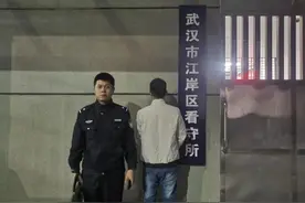 男子为了申请贷款交出“两卡”，贷款没等到却等来了警察图片