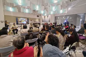 一支来自新疆的非遗传承团队 在黄浦江畔带来“十二木卡姆”精彩弹唱图片