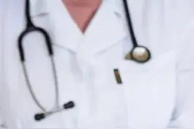 创口贴和创可贴是两种东西，真不是口音问题！用不对还会加重伤口感染风险→图片