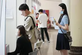 大学生暑假工陷阱重重，搭好“暑假工之桥”方能让大学生顺利“过河就业”图片