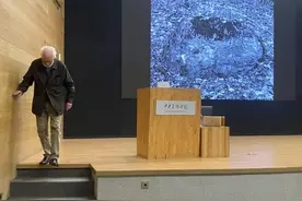 国际摄影大师央美演讲，因多人看手机愤然退席！“根本放不下，超10分钟都做不到”图片