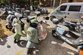 5元/次！昆明一小区电动车充电收费太高？物业回应→图片