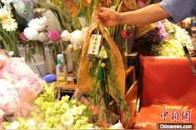 新中式艾草门挂受年轻人欢迎 成端午“新晋网红”图片