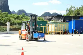 叉车技术哪家强？融水免费培训班来帮忙，一证在手全国通用图片