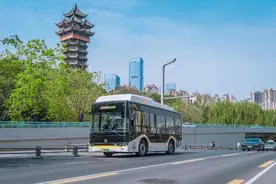 成都中心城区今天免费坐公交！图片