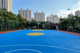 每天10点前打球免费！苏州河畔这个篮球场焕新开放！图片