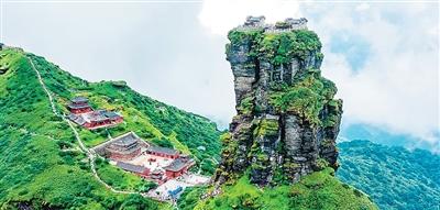 今天，《人民日报海外版》整版推荐贵州“清凉旅游”