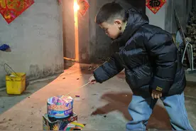 大年初一放烟花｜朗小贝·寻找年味儿图片