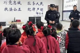 守护安心托幼铸就平安盾墙——绩溪县幼儿园走进华阳派出所开展“中国人民警察节”社会实践活动图片