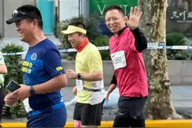 张朝阳参加上海马拉松：从5公里到25公里“超额达标”图片