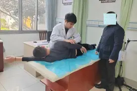 一不留神腰闪了，休息几天仍不见好？医生提醒：这些行为很危险图片