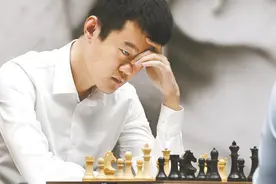 中国首位“世界棋王”丁立人低谷中踏上卫冕之旅图片