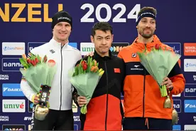 宁忠岩首获速滑短距离全能世锦赛冠军图片