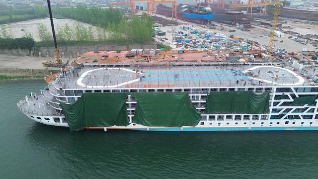 长江首艘空间智能游轮“长江行·揽月”起航