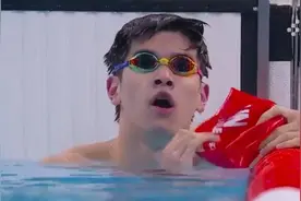 男女4x100米混合泳接力 潘展乐连追5人中国队晋级决赛图片