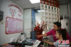 南宁一对婆媳接力当“红娘” 推出年轻人乐于接受的相亲方式图片