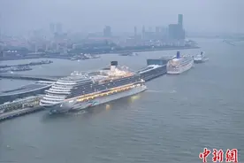 上海吴淞口国际邮轮港再现“三邮同靠”图片