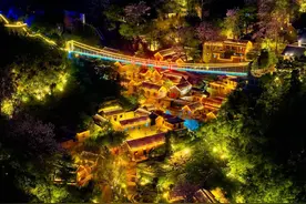 红叶柿岩两大王牌奇境点亮淄博星夜，邀您漫游柿岩仙村，探秘聊斋幻境图片