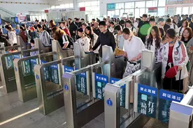 铁路12306回应“五一前大量放票”传闻：个别方向和区段出现新增票额，均即时进入系统重新发售图片