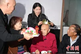 台湾老兵大陆庆百岁 离家82年乡音未改图片