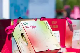 南汇水蜜桃上市，果实比往年大，7月中旬口感达最佳图片