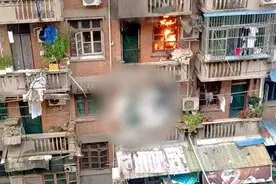 合肥一老旧小区突发火灾图片