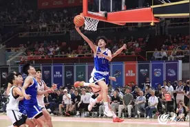 青春如此热血而美好！青岛六十七中男篮夺得全国亚军，创山东校园篮球新历史！图片