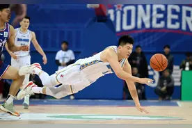 北汽领先21分仍遭逆转，曾凡博恐因崴脚下轮伤停图片