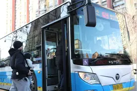 地铁新线刚开，接驳公交立到，北京东坝30个小区居民能无缝换乘地铁了图片